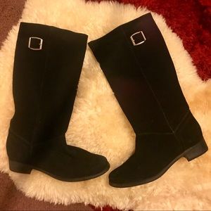 Black suede slouchy style boots